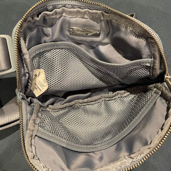 Lululemon Everywhere Belt Bag Chambray - Picture 8 of 9